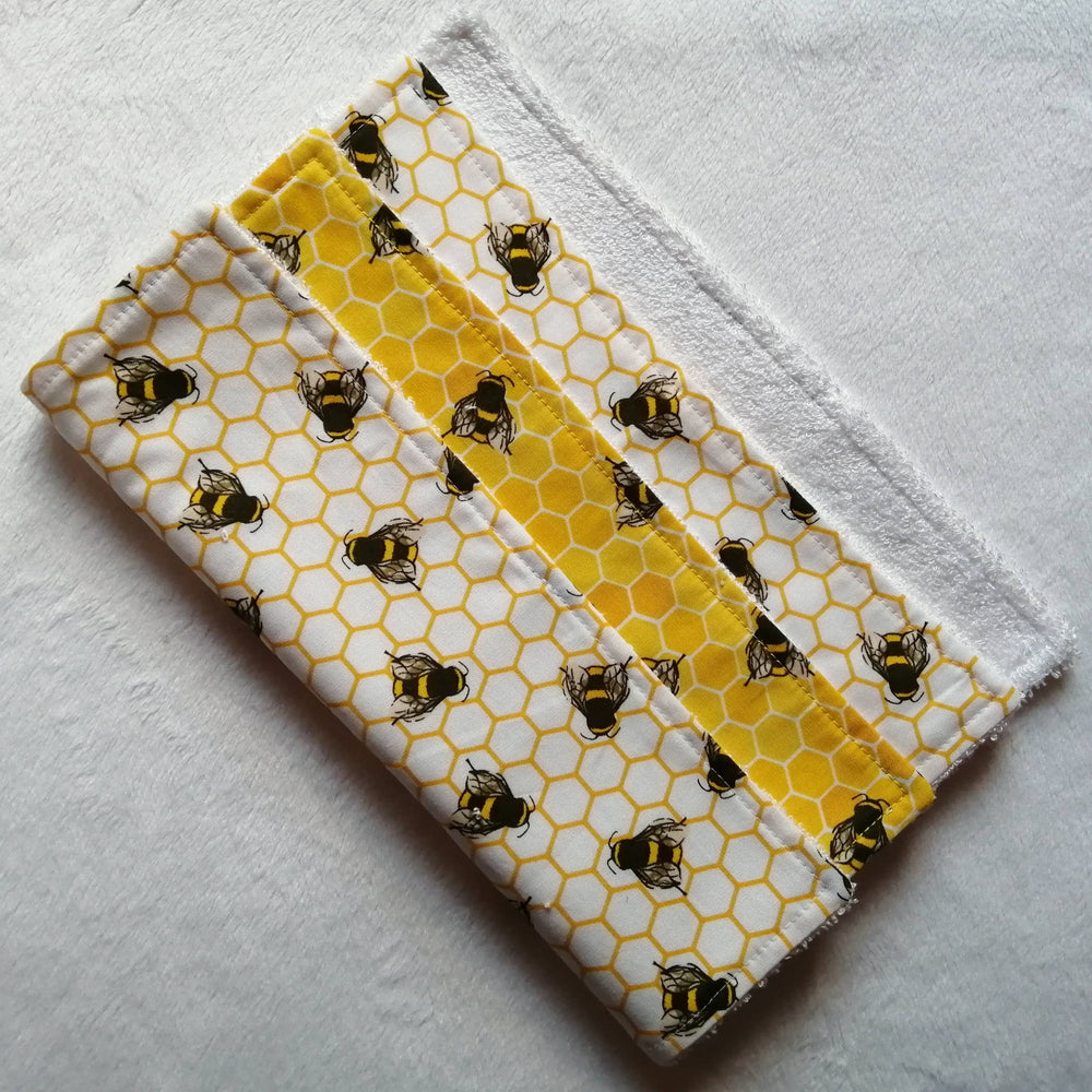 
                  
                    Hannah and Me Bamboo Kitchen Wipes, Set of 3 Honey Bee Pattern. Use instead of kitchen roll, for washing dishes and wiping surfaces
                  
                