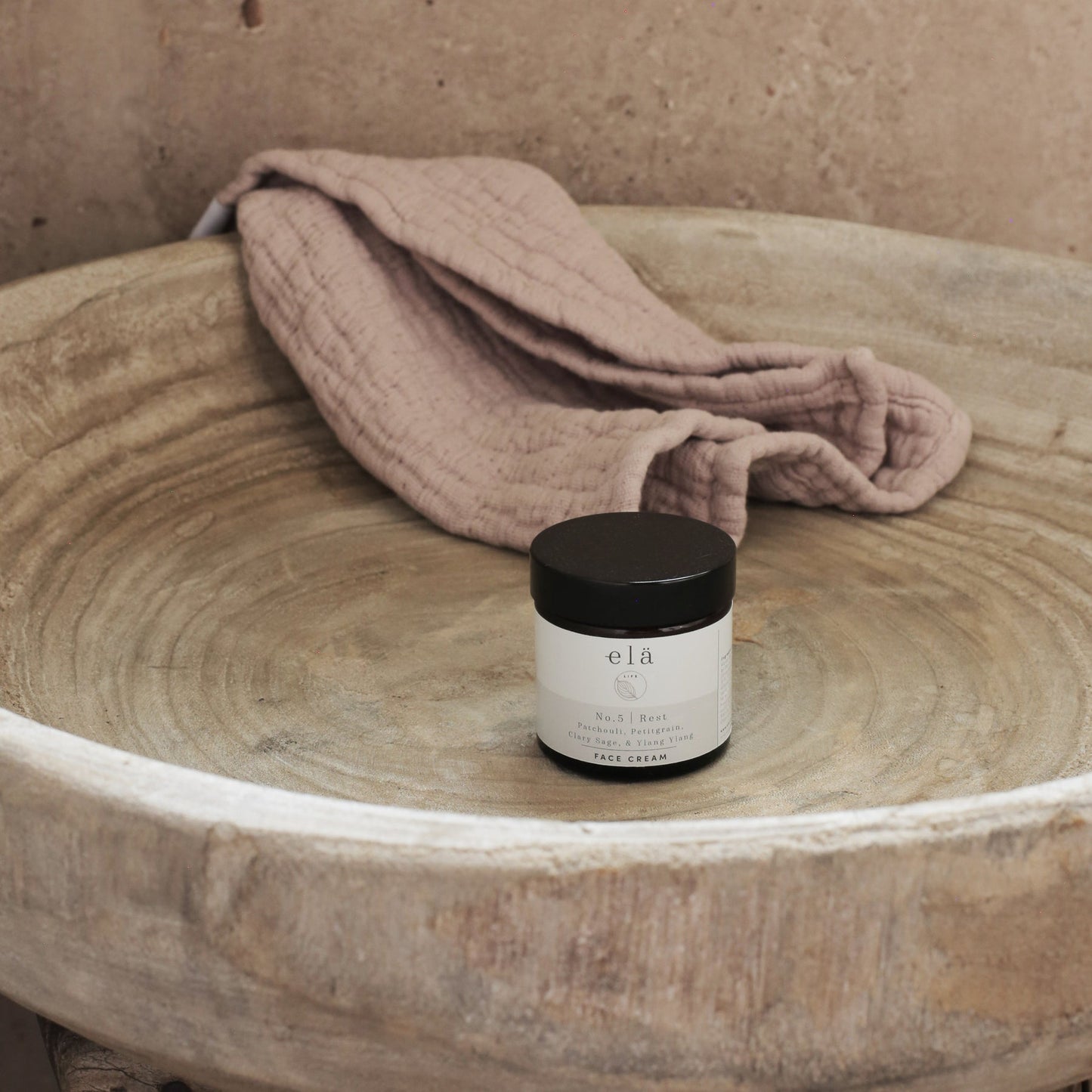 Elä Life deeply moisturising and rehydrating Rest No 5 face cream is made from natural ingredients and their Rest blend of Clary Sage, Ylang Ylang, Petitgrain and Patchouli 100% Essential Oils. 