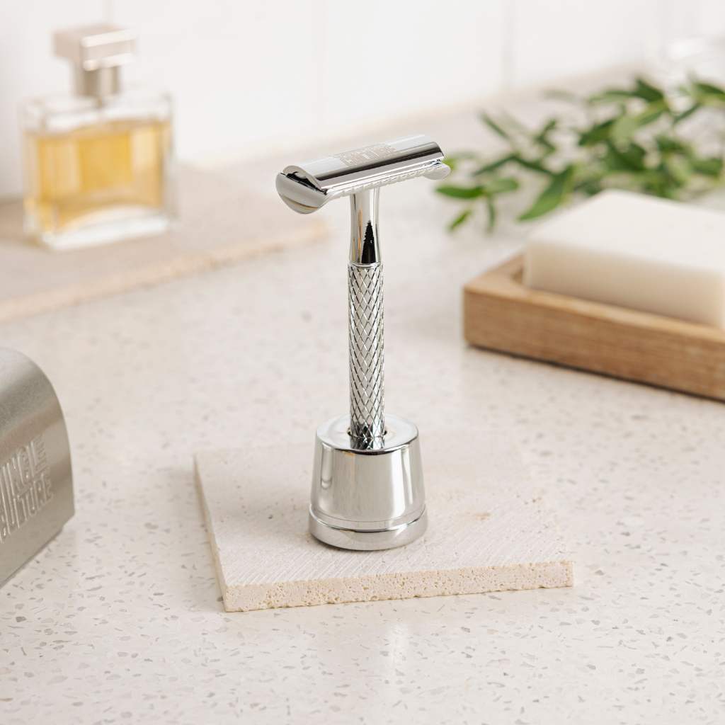 
                  
                    jungle culture eco reusable razor on stand in classic silver eco
                  
                
